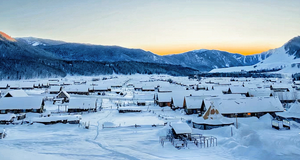 新疆旅游包车私人订制