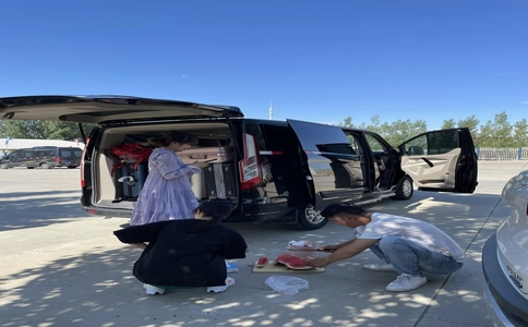 新疆旅游新模式揭秘：该选包车还是自由行？