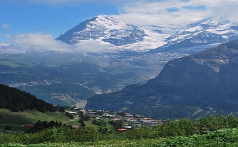 新疆包车5人怎么选？这份避坑指南帮你省下30%预算必看！