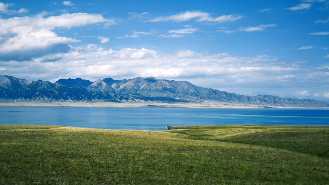 6月的伊犁，是“封神”级别的夏天！赛里木湖追落日+库尔德宁“洗眼”，6人小团封顶，松弛感拉满！
