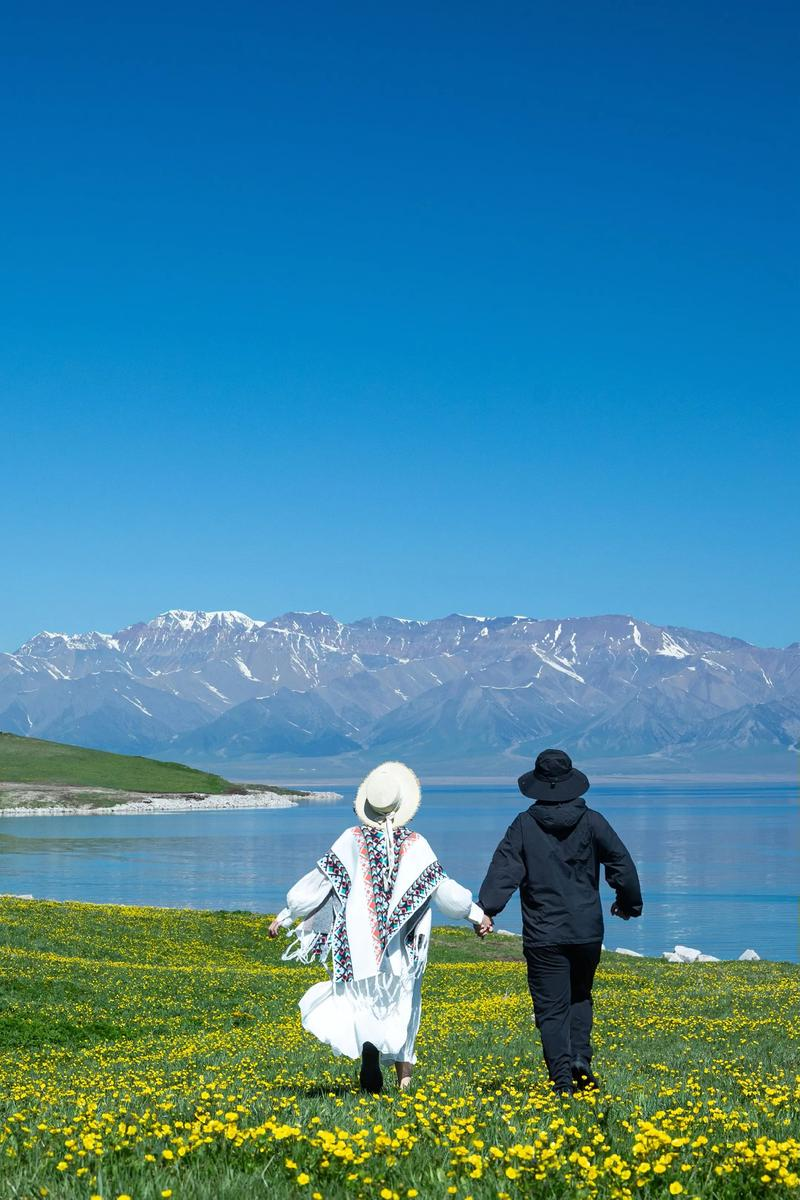 【济南出发去新疆旅游，参加伊犁全景10 日游6人拼车小团在哪预订？电话多少？】