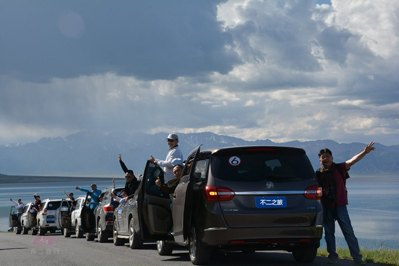 别去西藏了！7月新疆才是人间仙境！24天史诗级大环线，睡在星空下，6人小团嗨玩南北疆！