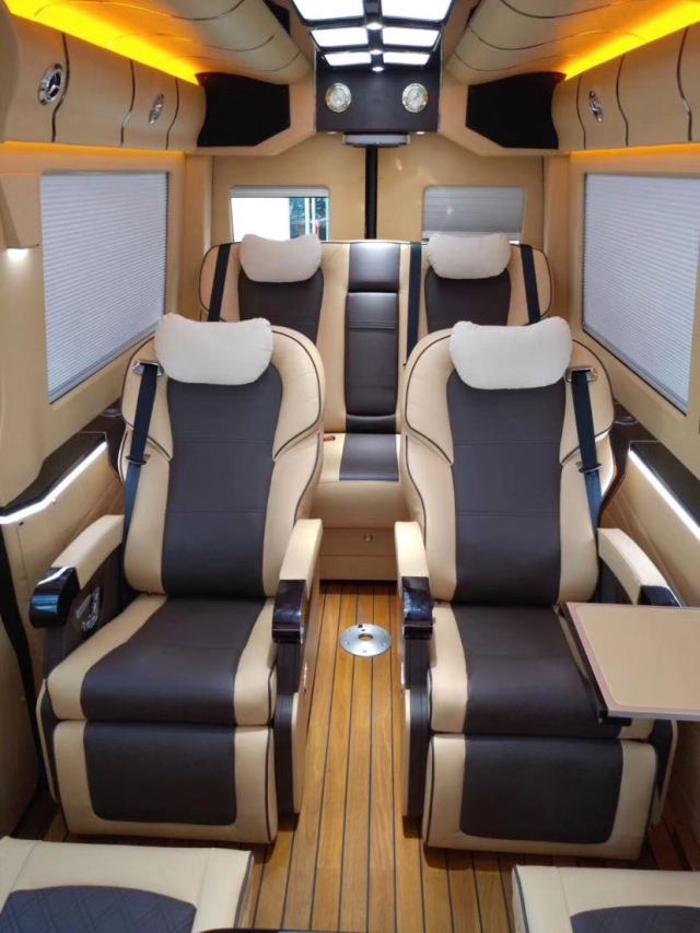 2026新疆包车天价避坑！揭秘航空座椅大7座1+1商务车真实日租，选对这家老牌车队省心又安全