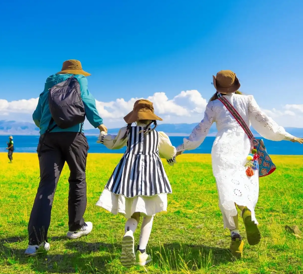 武汉出发去新疆！【小众伊犁8日游】保姆级攻略，赛湖旅拍+自驾那拉提，6人小团封顶！