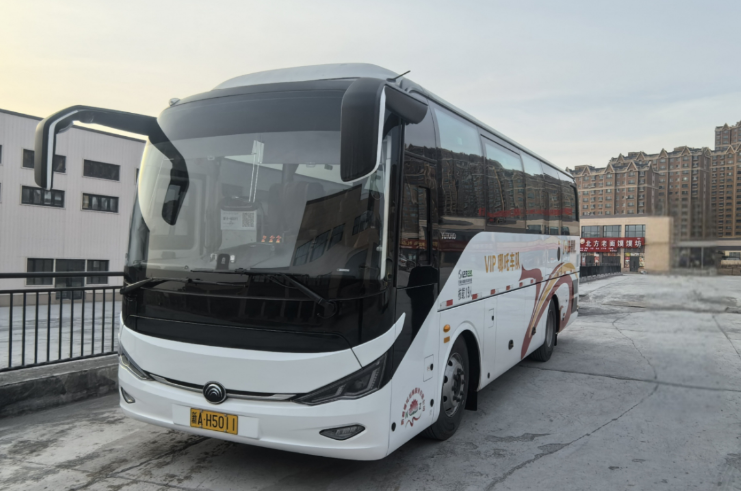 新疆包车天价避坑！坐17座1+1“头等舱”大巴游独库，这价格居然藏不住了？附2026最新行情！